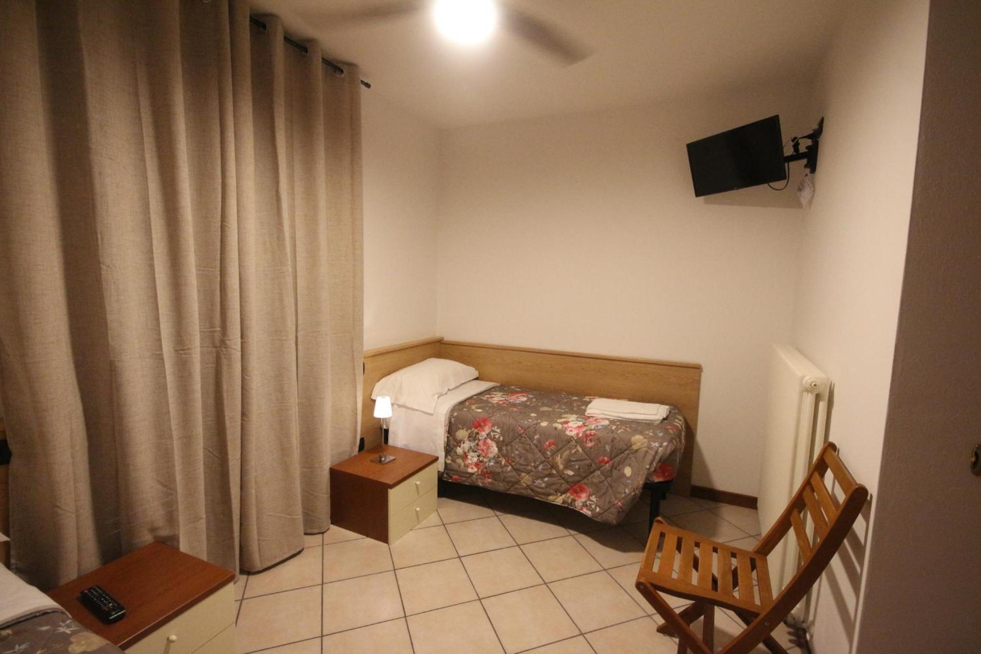 B&B Casa Wanda Since 1999 Riva del Garda Chambre photo